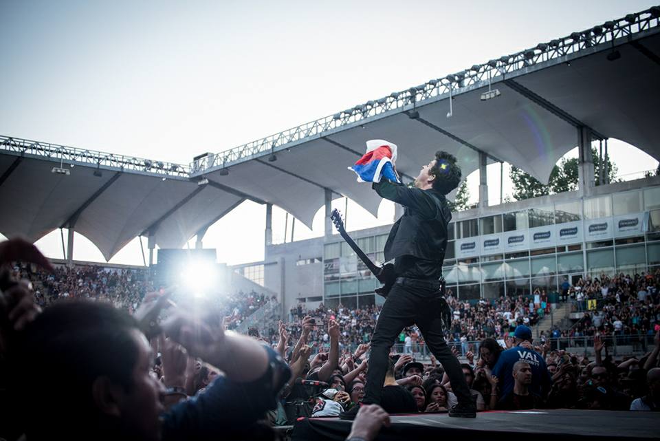 Llamando a los salvadores: El camino de Green Day en Chile
